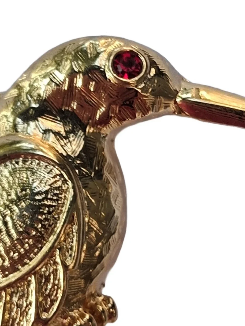1990 Avon Golden Hummingbird Brooch Textured Gold Tone Ruby Red Rhinestone Eye